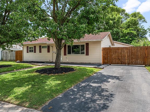 3rd image of 1093 Frost Circle Dr