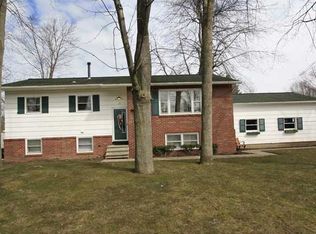 16 Watch Hill Dr, Rochester, NY 14624