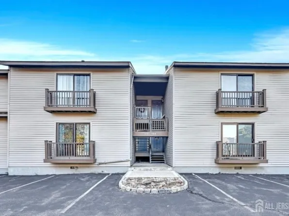 905 Spruce Hills Dr, Glen Gardner, NJ 08826
