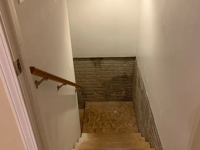 207 N Vine St — Photo 11