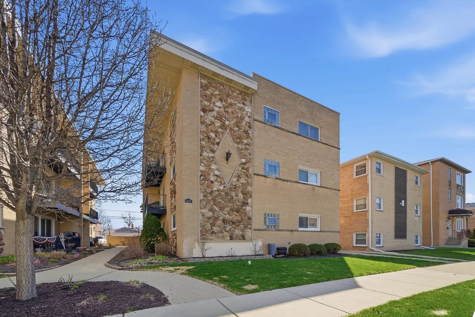 6867 N Overhill Ave APT 1D photo 1