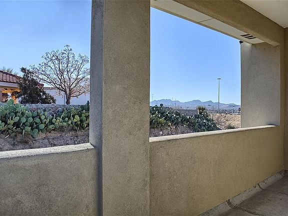 3rd image of 7798 Oak Landing Dr