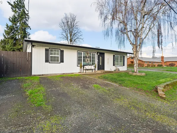 271 NW Sherry St, Winston, OR 97496