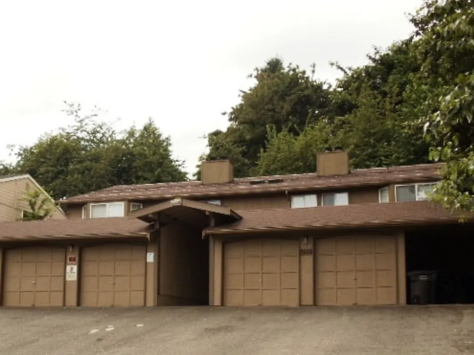 3202 Morrison Rd W
