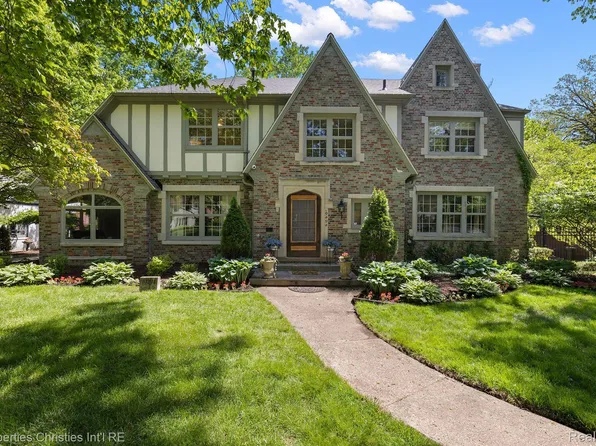 19494 Suffolk Dr, Detroit, MI 48203