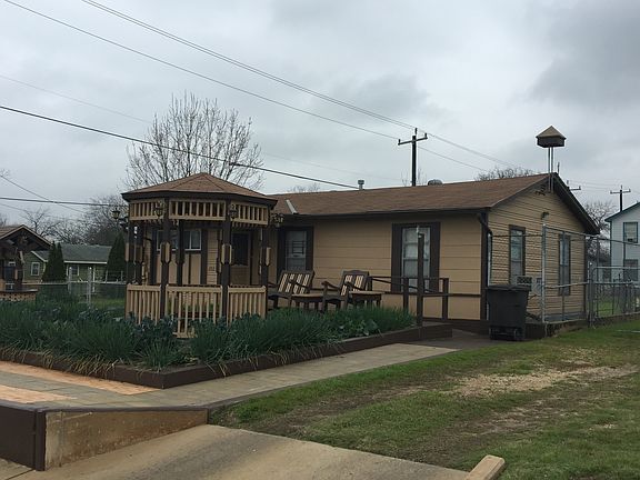 2nd image of 203 Koehler Ct