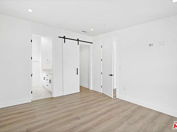 2nd image of 4037 W Mont Clair St #3