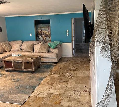 4th image of 5875 Bayshore Dr