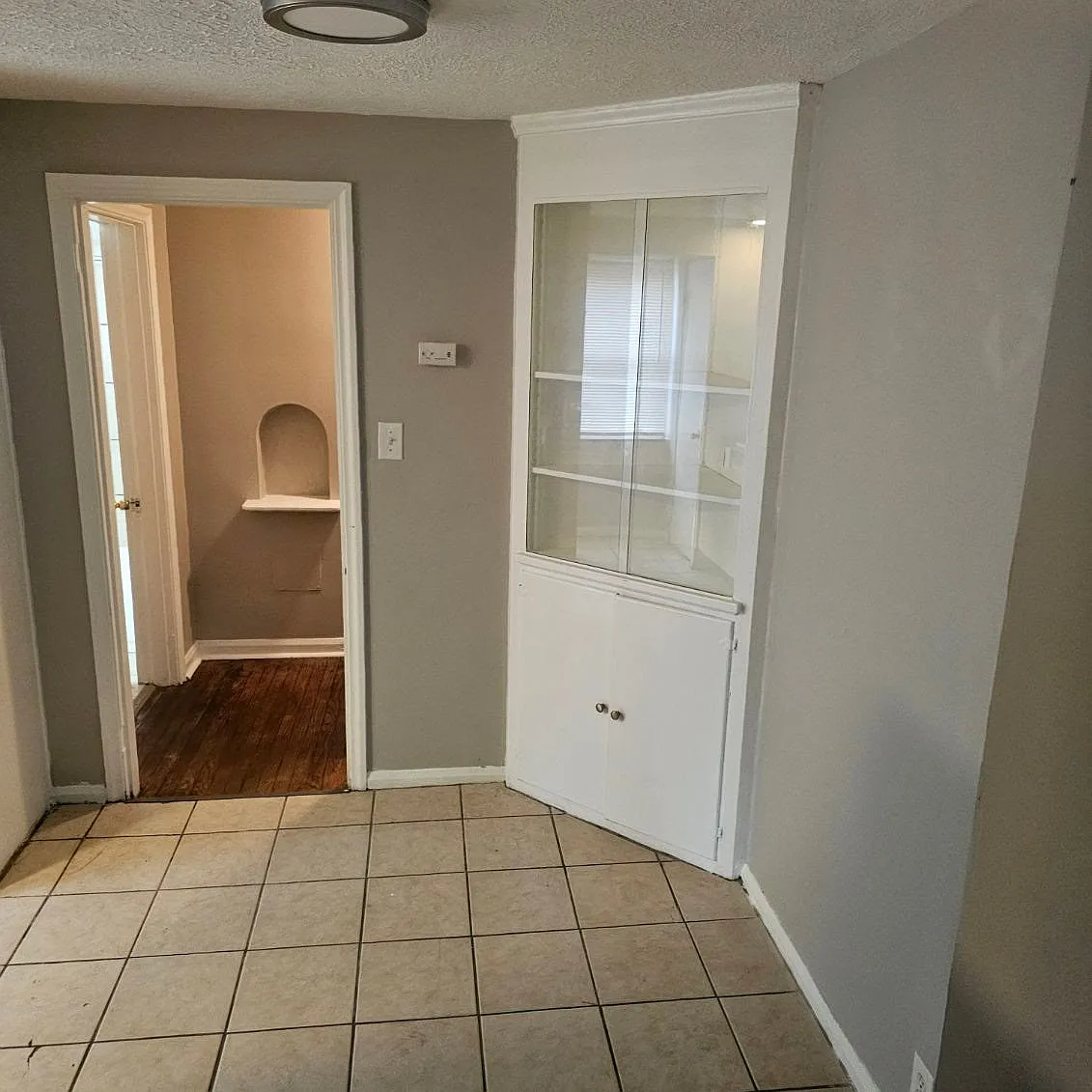 2 bed, 1000 sqft, $1,300 — Photo 4