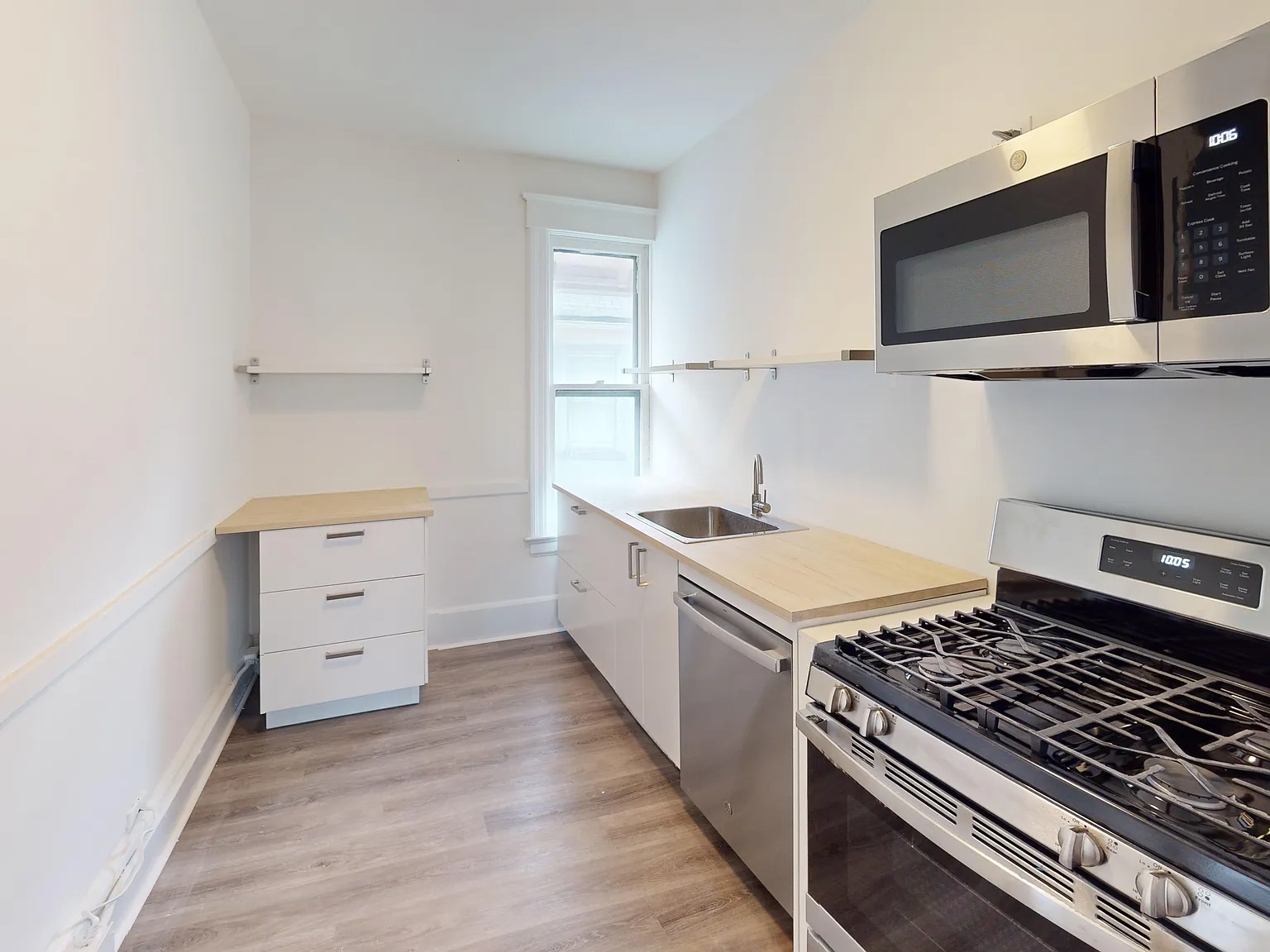 3 bed, $1,950 — Photo 2