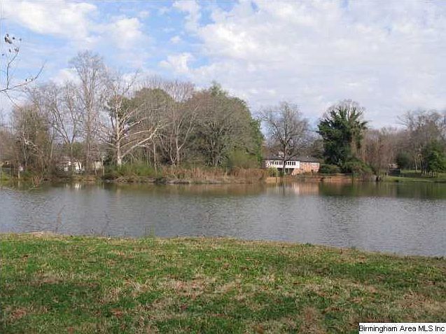 2nd image of 825 Twin Lake Dr