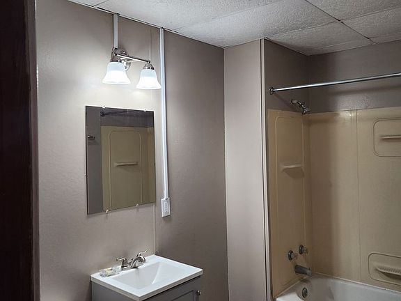 5th image of 1328-1330 E Broadway St #3B-1BA-1330SQFT