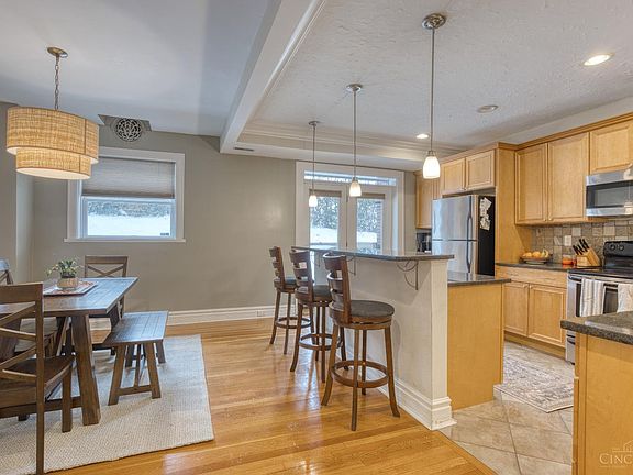5th image of 2324 Park Ave Unit 34