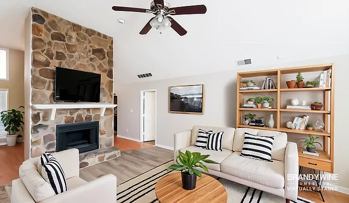 125 Cowan Dr — Photo 4