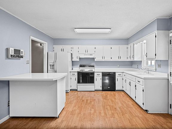 5th image of 301 Donna Dr