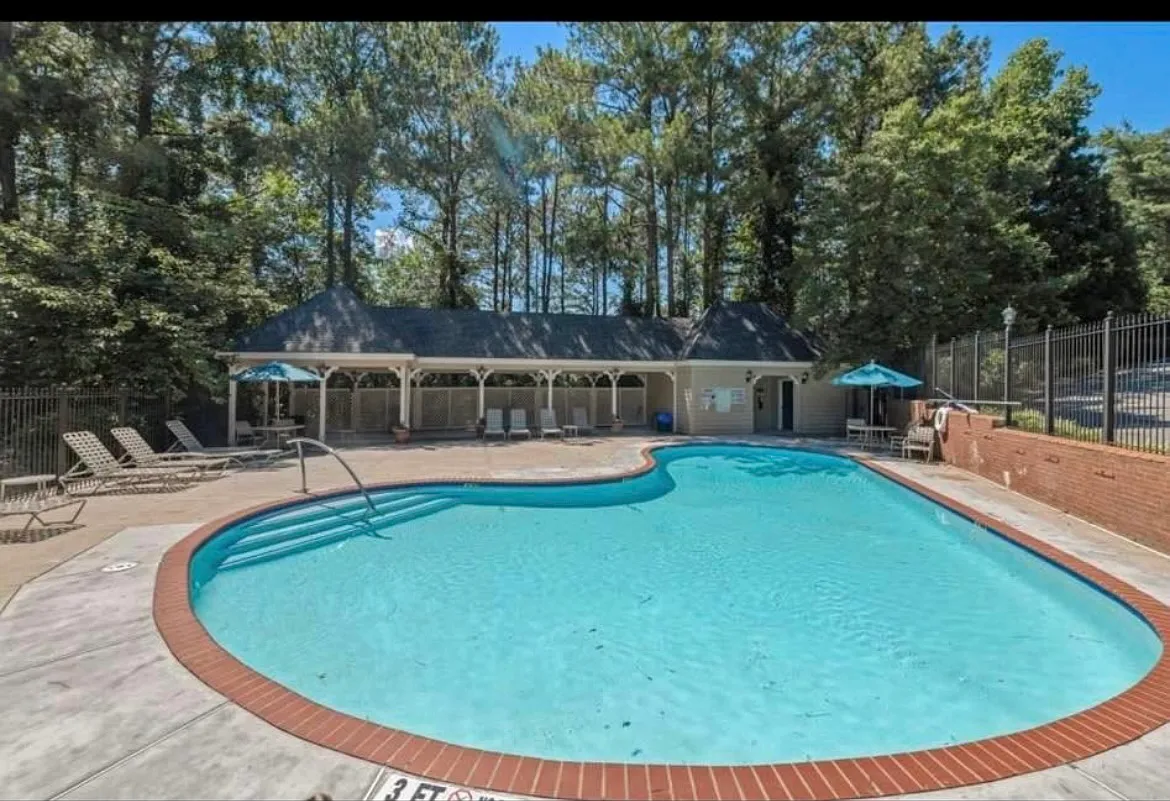 Bainbridge Dr, Atlanta — Photo 3