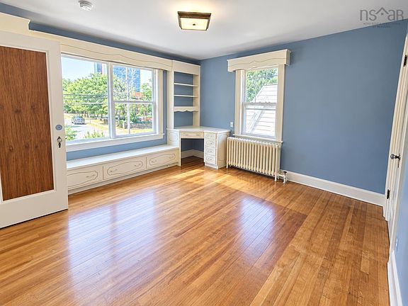 4th image of 817 Tower Rd