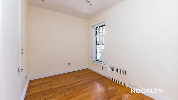Rented by Nooklyn NYC LLC | media 18