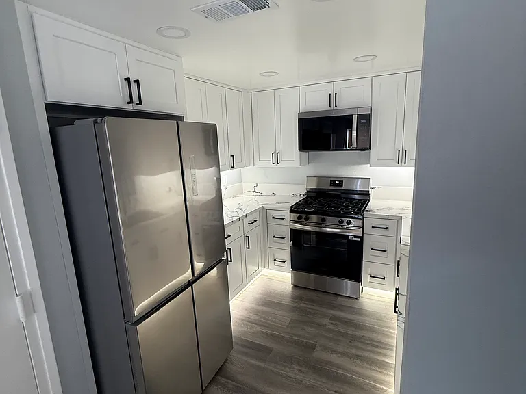 9625 Sylmar Ave #29 — Photo 7