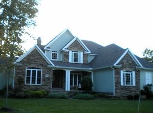 35704 W Island Dr, Eastlake, OH 44095