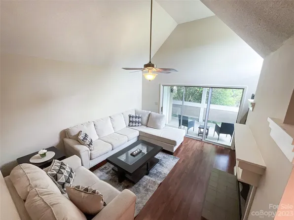 9252 Ravenwing Dr, Charlotte, NC 28262