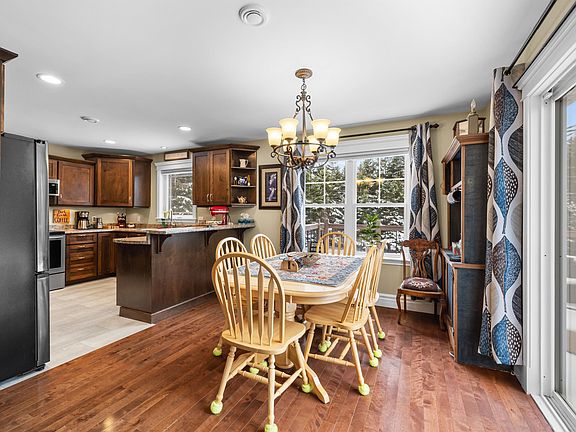 5th image of 1485 Peters Rd