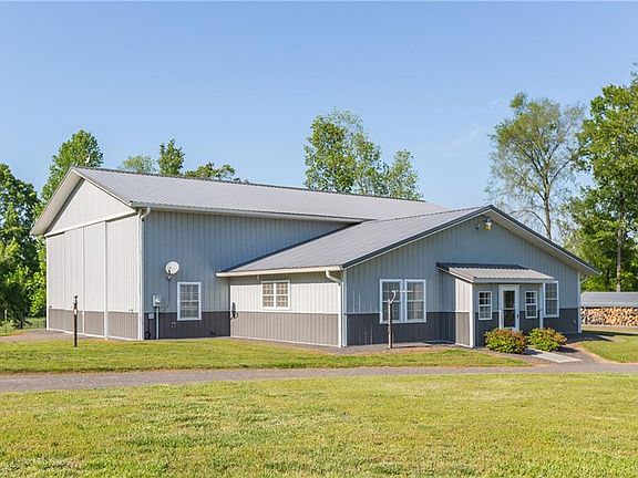 5th image of 240 Leanne Ln