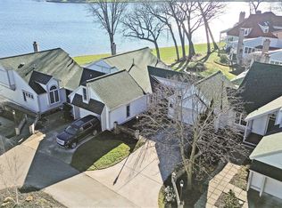 16946 Landing Dr, Spring Lake, MI 49456