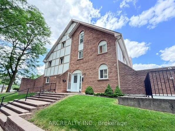 87 Irwin Rd #1, Toronto, ON M9W 5W1