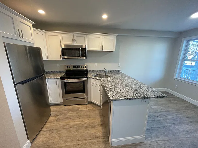 129 Kenoza Ave — Photo 2