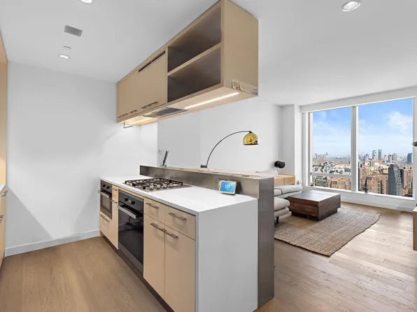 252 South St, New York, NY