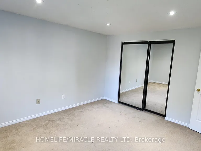 264 Wright Cres — Photo 19