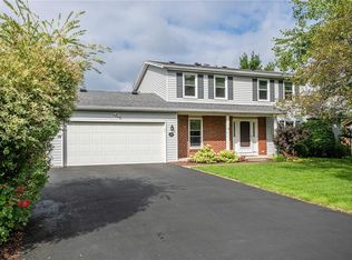 43 Crystal Creek Dr, Rochester, NY 14612