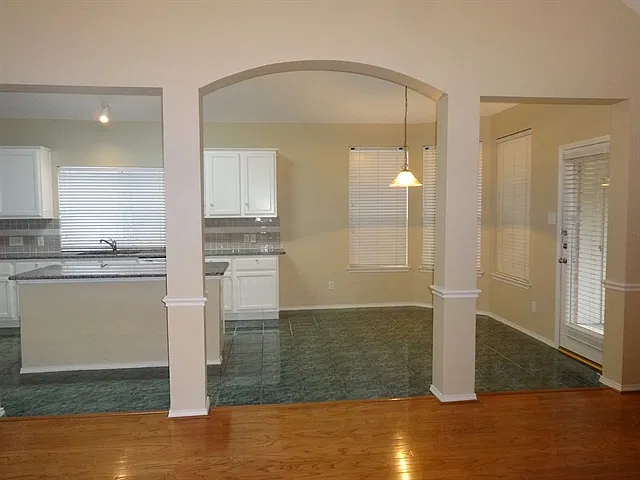 4 bed, 2.5 bath, 2856 sqft, $2,975 — Photo 3
