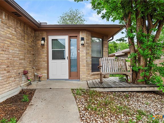 2nd image of 4020 River Oaks Cir