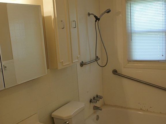 5th image of 7485 Rowles Ave