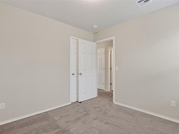 2nd image of 1924 Hannah Ln