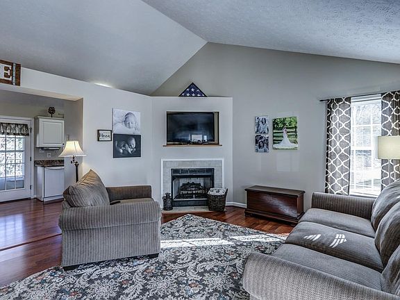 5th image of 223 Oakland Cir
