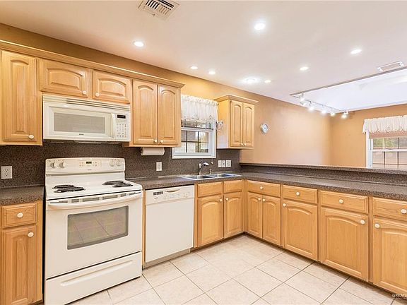 5th image of 100 W Moore Rd #Ut1