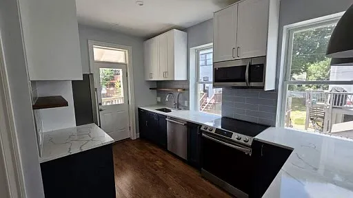 618 Tewkesbury Pl NW — Photo 5