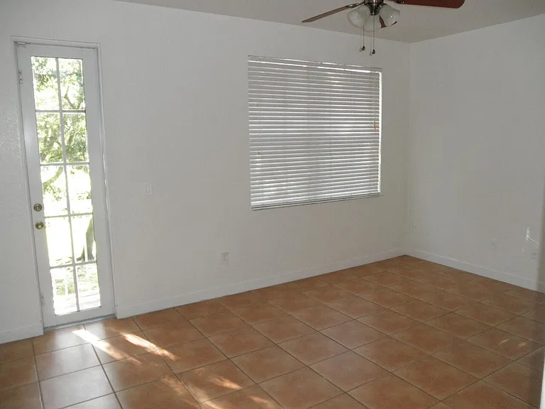 2405 Shoma Dr — Photo 11