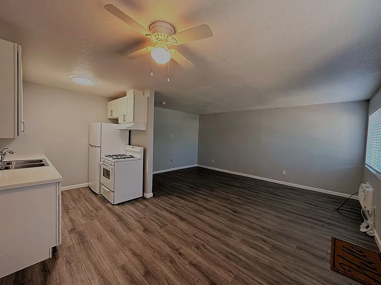 150 Gateway Court — Photo 9