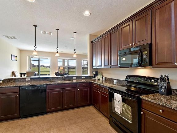 4th image of 1364 Oakcrest Ct