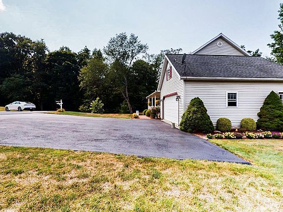 4th image of 566 Hillside Dr S
