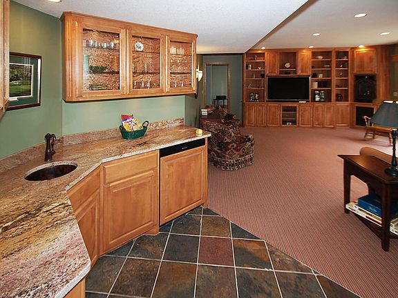 4th image of 2915 Hillsview W