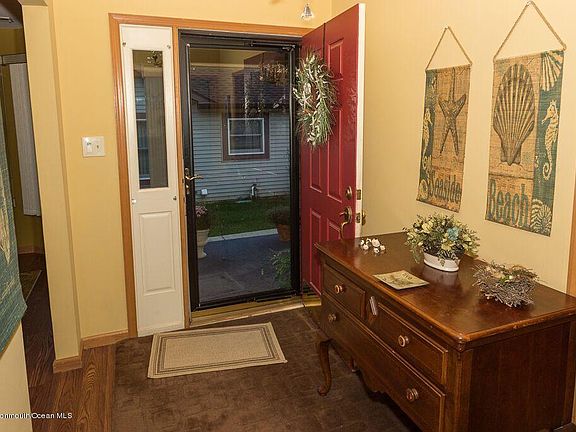 4th image of 1686 Buttonwood Ave
