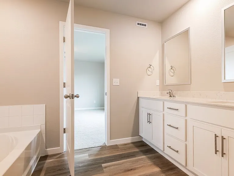 2211 Christina St — Photo 13