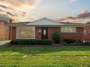 8750 Randy Dr, Westland, MI 48185