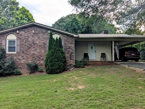 272 Meadow Rd, Asheboro, NC 27205