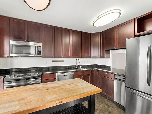 4th image of 120 Roberts Ln APT 401